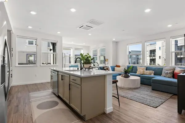 2836 Tradewind Dr, Alameda, CA 94501