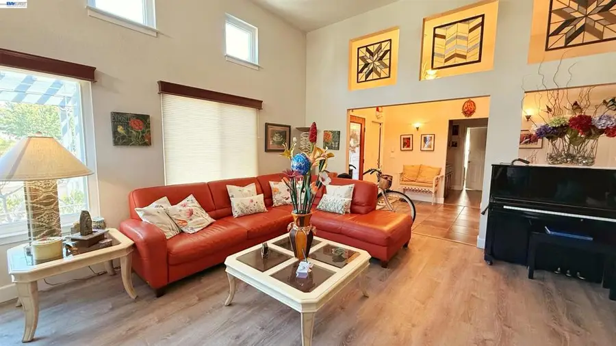 406 Stanford St, Vacaville, CA 95687 - #3