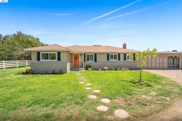 10818 E Whitmore Avenue, Hughson, CA 95326