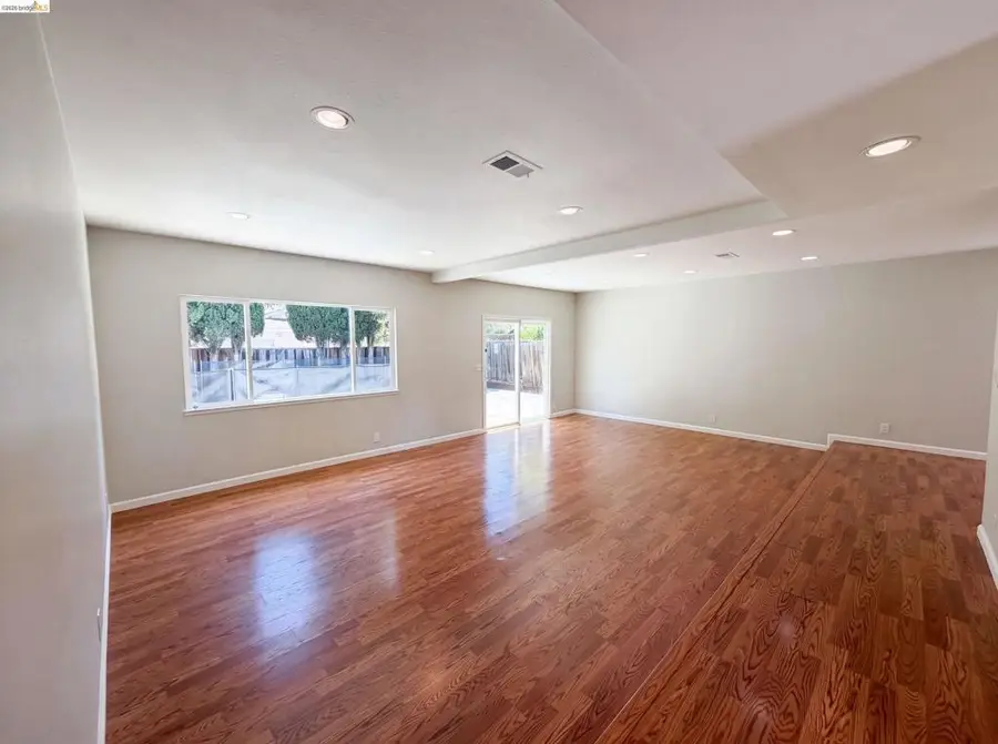1496 Soccer Ct, Concord, CA 94518 - #3