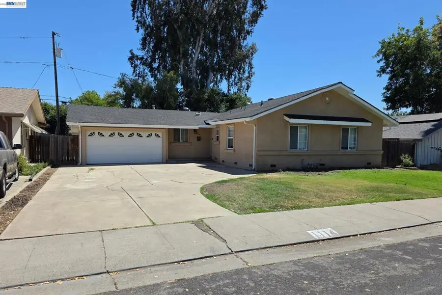 1114 W Downs St, Stockton, CA 95207 - #2