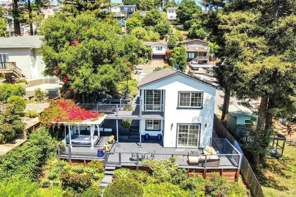 7907 Michigan Ave, Oakland, CA 94605