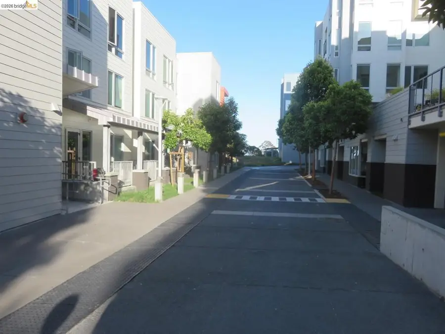 10 Kennedy Pl #203, San Francisco, CA 94124 - #2