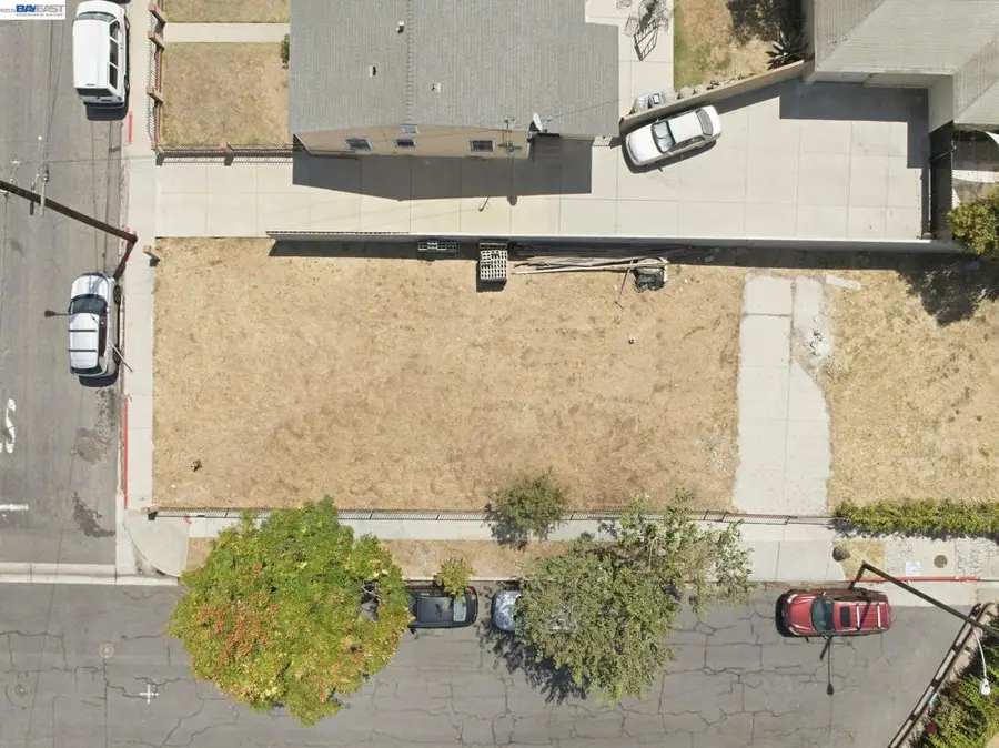 1100 E 23rd St, Signal Hill, CA 90755 - #2