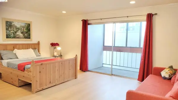 288 Whitmore St, Oakland, CA 94611