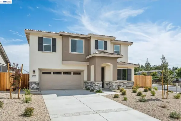 300 Colfax Ln, Oakley, CA 94561