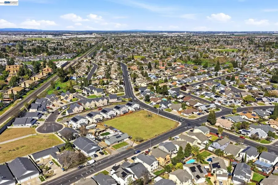 445 N Walnut Ave, Manteca, CA 95336 - #3