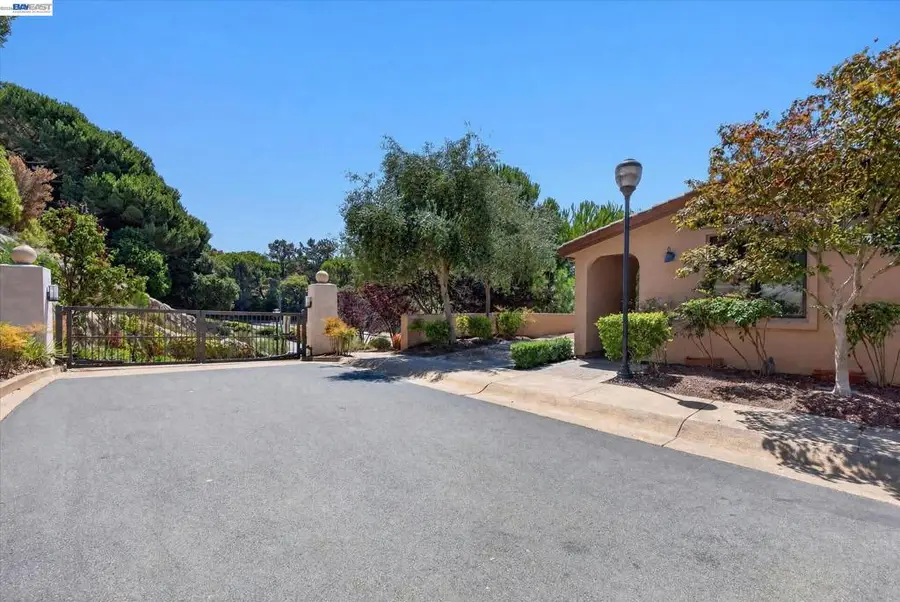 84 Siena Dr, Oakland, CA 94605 - #2