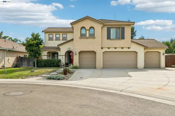 1021 Saunders Ct, Galt, CA 95632