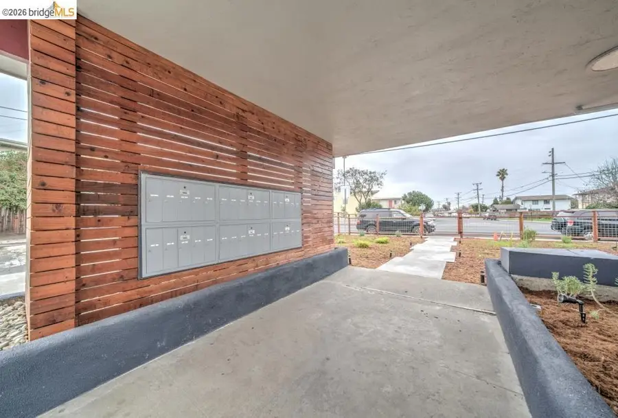 399 Schafer Rd, Hayward, CA 94544 - #3