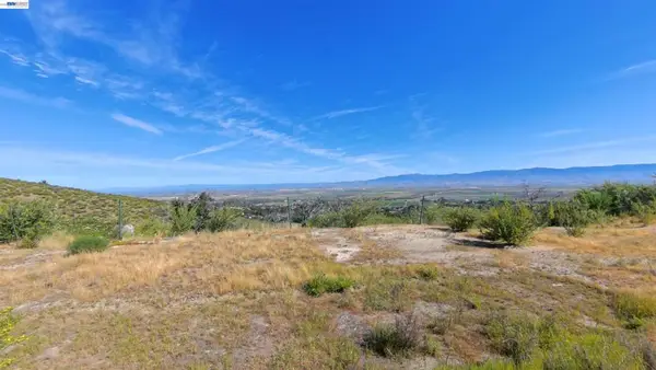 210 Mesa Rd, Salinas, CA 93908