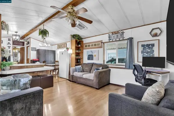 13 Deck Dr, Suisun City, CA 94585