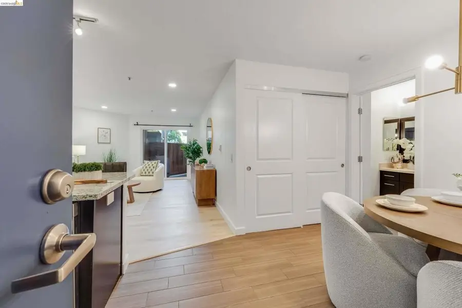 6400 Christie Ave #2112, Emeryville, CA 94608 - #2