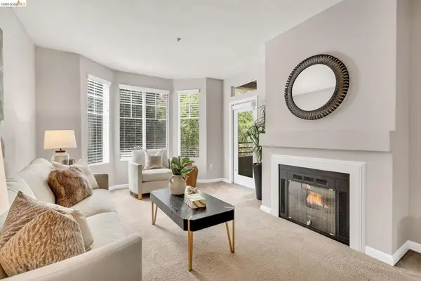 320 Caldecott #217, Oakland, CA 94618