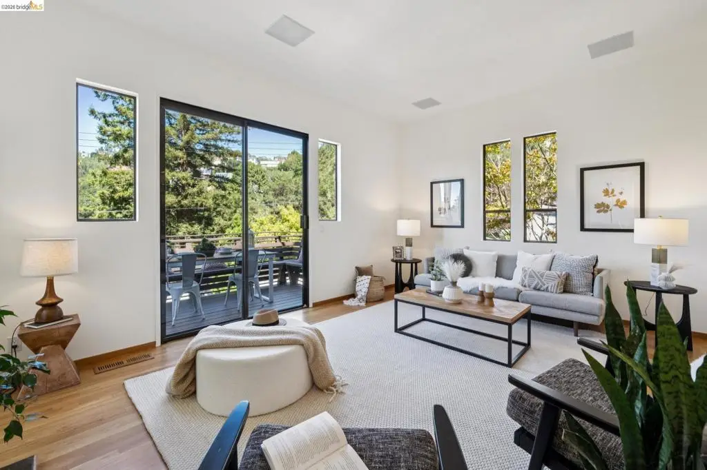 6474 Oakwood Dr, Oakland, CA 94611 - #1