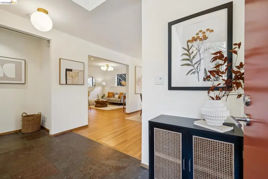 6474 Oakwood Dr, Oakland, CA 94611 - #2