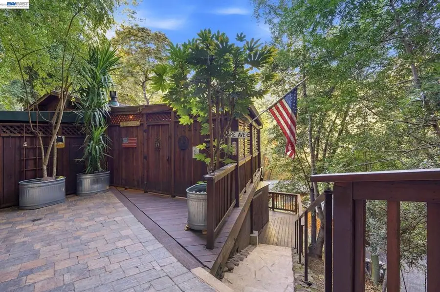 124 Cypress Dr, Fairfax, CA 94930 - #2