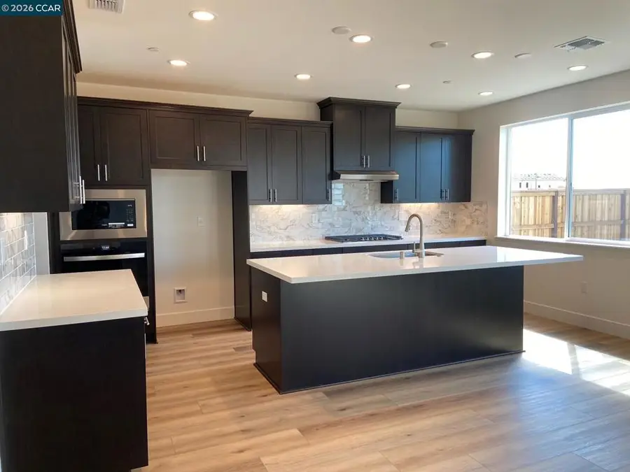 3684 Darnoch Ave., Lathrop, CA 95330 - #3