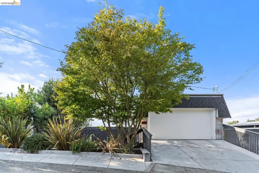6305 Melville Dr, Oakland, CA 94611 - #2