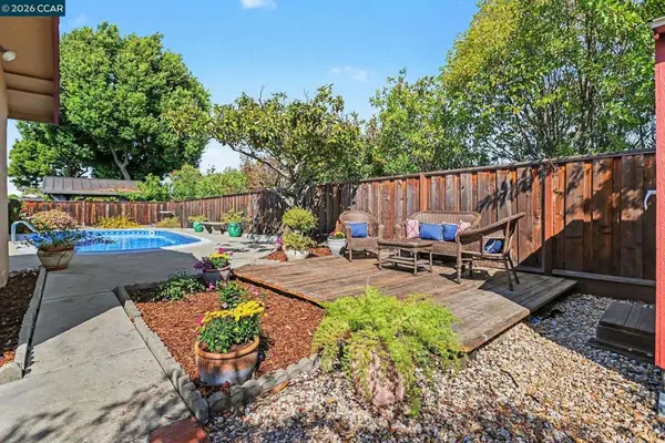 340 Greenway Dr, Martinez, CA 94553