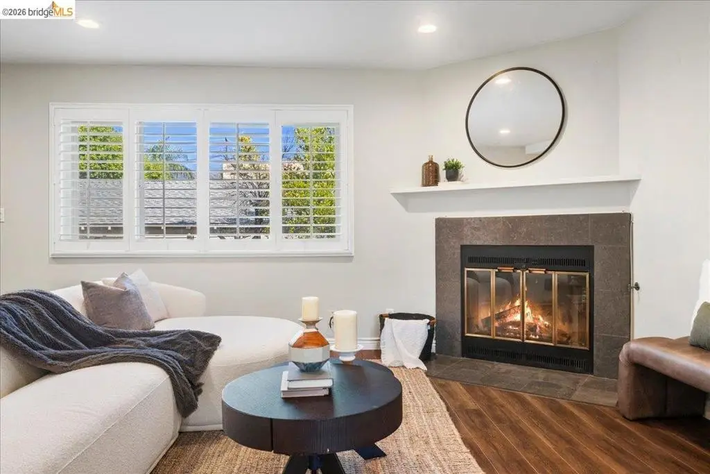 163 N Parkwood Ave #APT 3, Pasadena, CA 91107 - #1