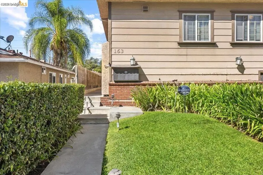163 N Parkwood Ave #APT 3, Pasadena, CA 91107 - #2
