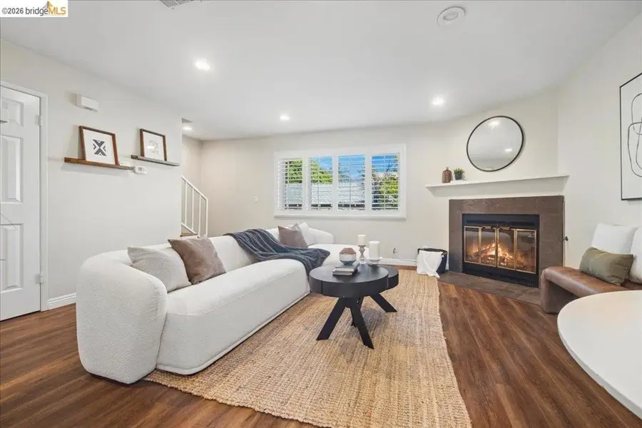 163 N Parkwood Ave #APT 3, Pasadena, CA 91107 - #3