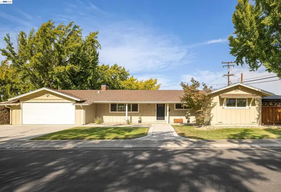 2704 Hampshire Lane, Modesto, CA 95350 - #2