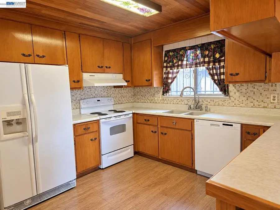 230 Flanders Ct, Hayward, CA 94541 - #3
