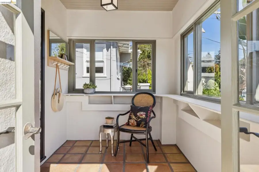5850 Lawton Ave, Oakland, CA 94618 - #2