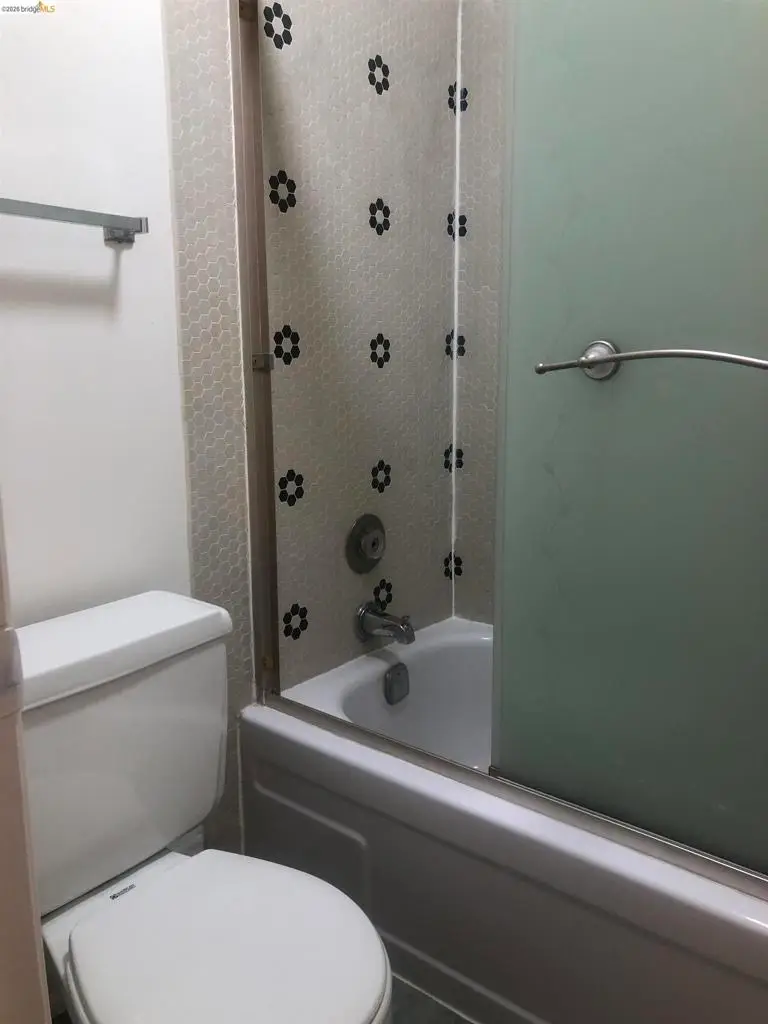 250 Whitmore St #302, Oakland, CA 94611 - #2