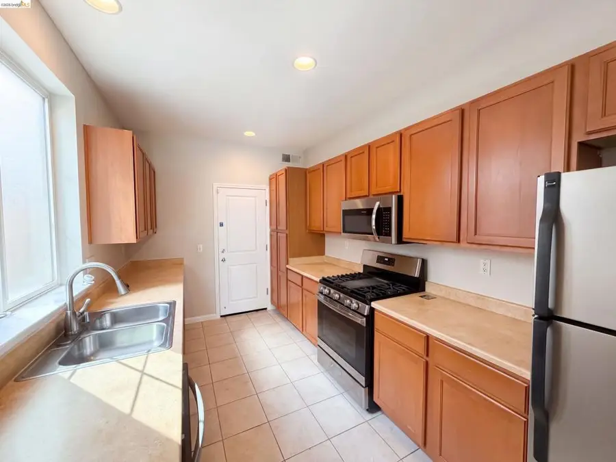 2560 N Village Dr, Santa Rosa, CA 95403 - #2