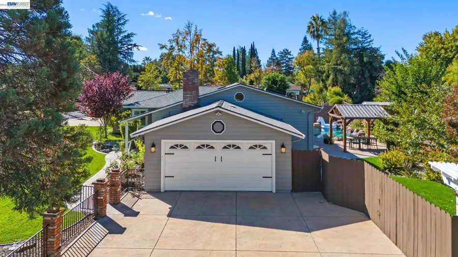 1949 Hollis Ct, Concord, CA 94518 - #2