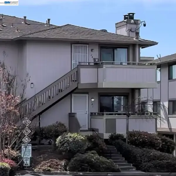 24982 Copa Del Oro Dr #201, Hayward, CA 94545