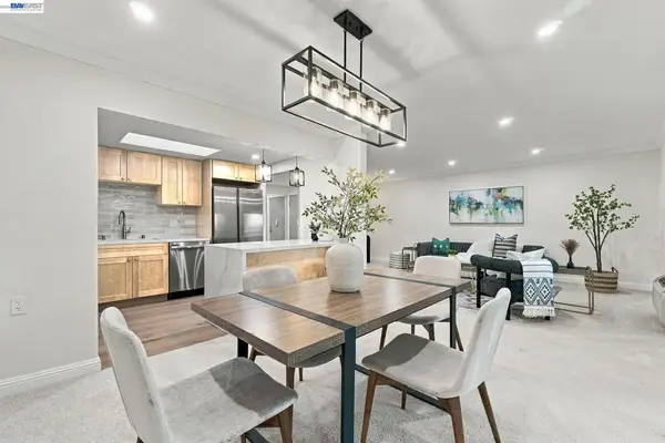 1413 Ptarmigan Dr #3, Walnut Creek, CA 94595