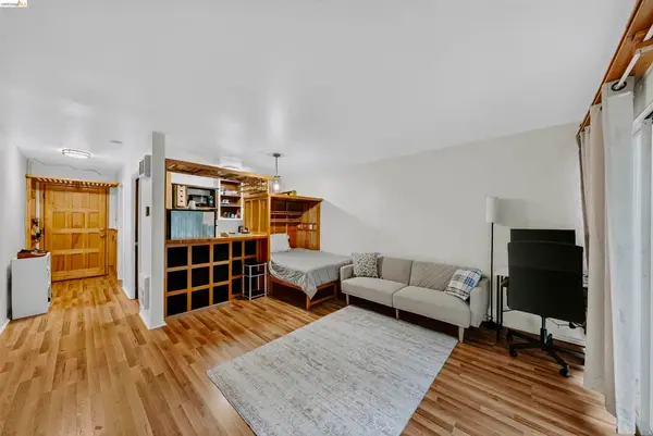 425 Orange St #210, Oakland, CA 94610