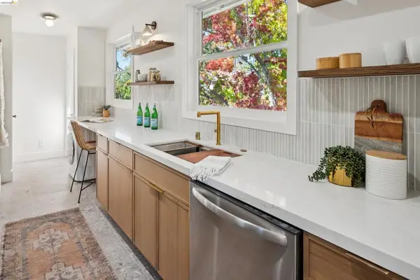 323 63rd Street #C, Oakland, CA 94618