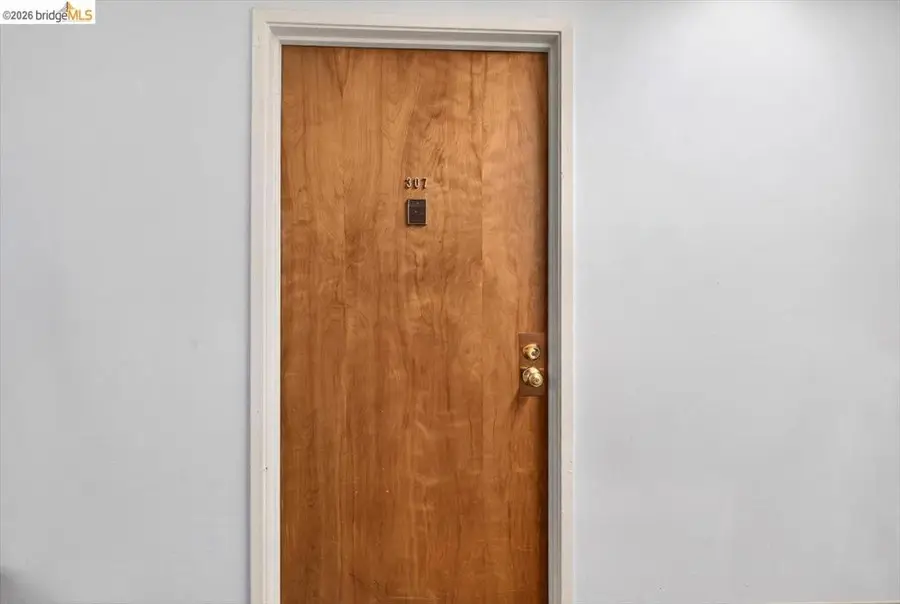 3768 Harrison St #307, Oakland, CA 94611 - #2