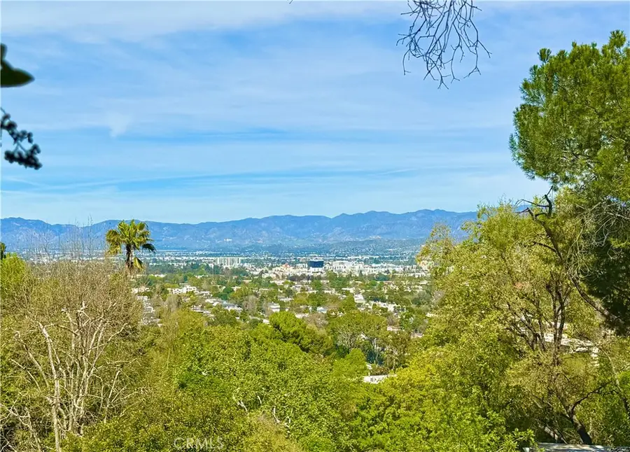 11472 Laurelcrest Dr, Studio City, CA 91604 - Image #2
