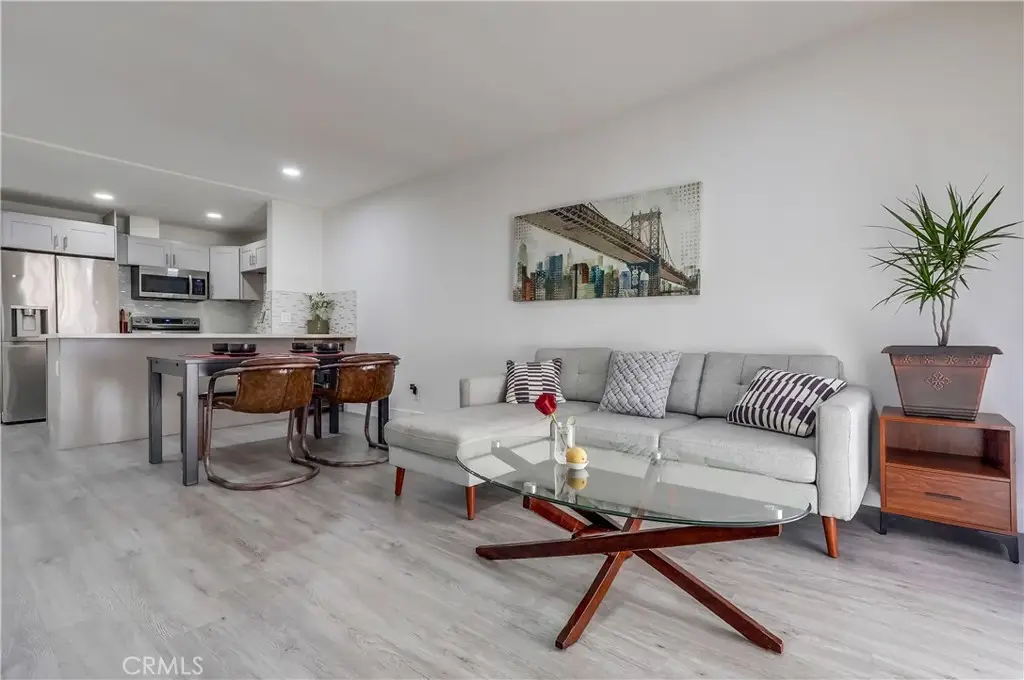 425 S Kenmore Avenue #306, Los Angeles, CA 90020 - Image #1
