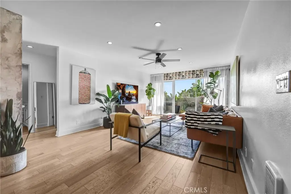8400 De Longpre #212, West Hollywood, CA 90069 - Image #1