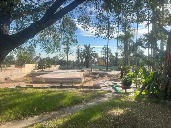 2574 Ganesha Avenue, Altadena, CA 91001