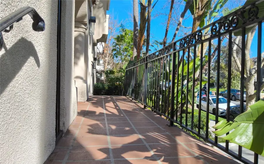 813 N Martel Avenue #2, Los Angeles, CA 90046 - #3
