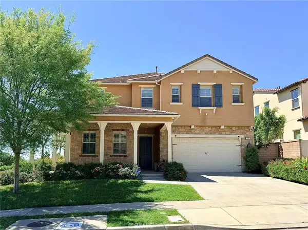 702 E Lemon Swirl, Azusa, CA 91702