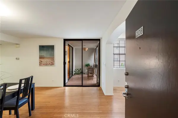 740 N Kings #208, West Hollywood, CA 90069