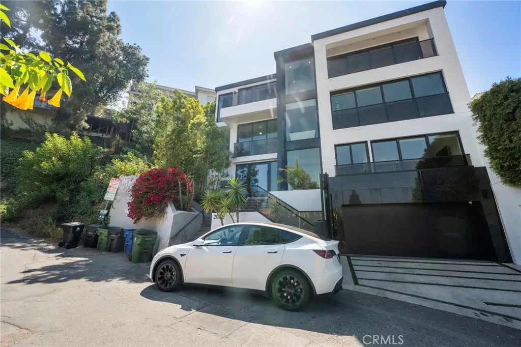 2033 Glencoe, Los Angeles, CA 90068 - #1