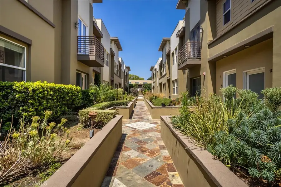 431 N Los Robles Avenue #2, Pasadena, CA 91101 - #3