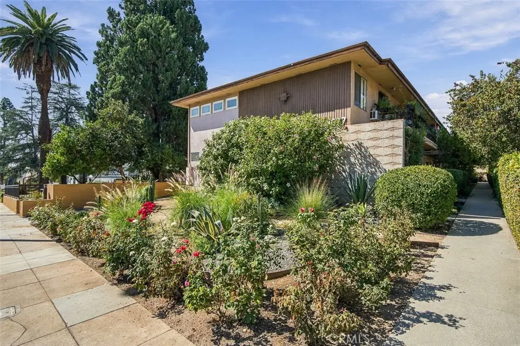 1677 N Lake, Pasadena, CA 91104 - #1