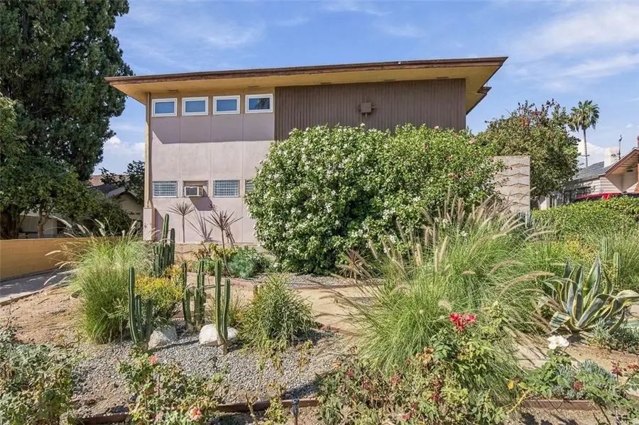 1677 N Lake, Pasadena, CA 91104 - #2