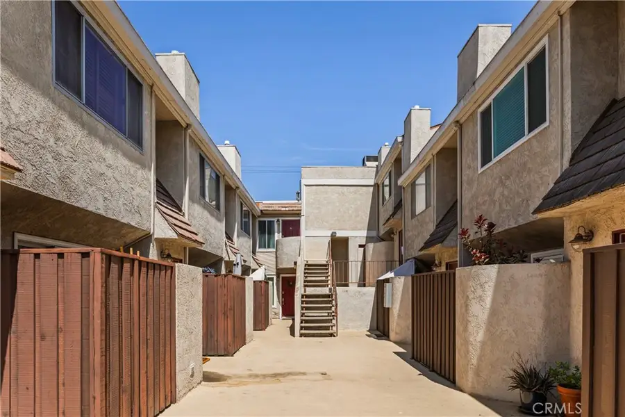 4230 Whitsett Avenue #6, Studio City, CA 91604 - Image #3